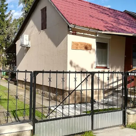 Bogi Vendeghaz Apartment
