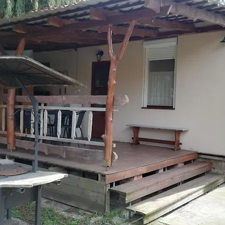 Bogi Vendeghaz Apartment Mezokovesd